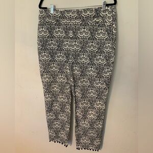 Chico's Capri Cropped Womens Sz 2.5 R White Black Tapered Stretch Pants Fringe